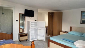 Llambro Rooms